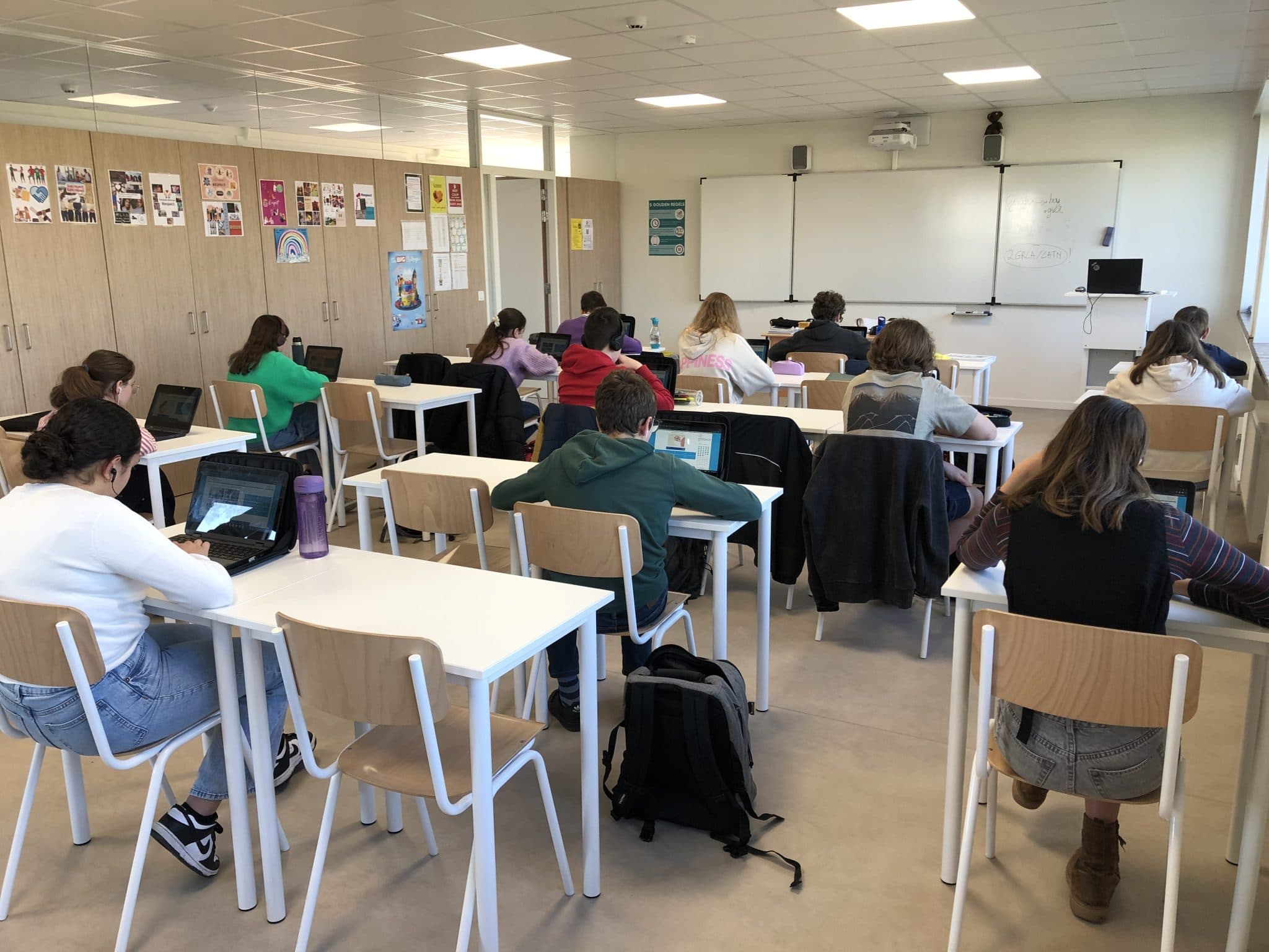 Onze-Lieve-Vrouw Presentatie secundaire scholen - Sint-Niklaas