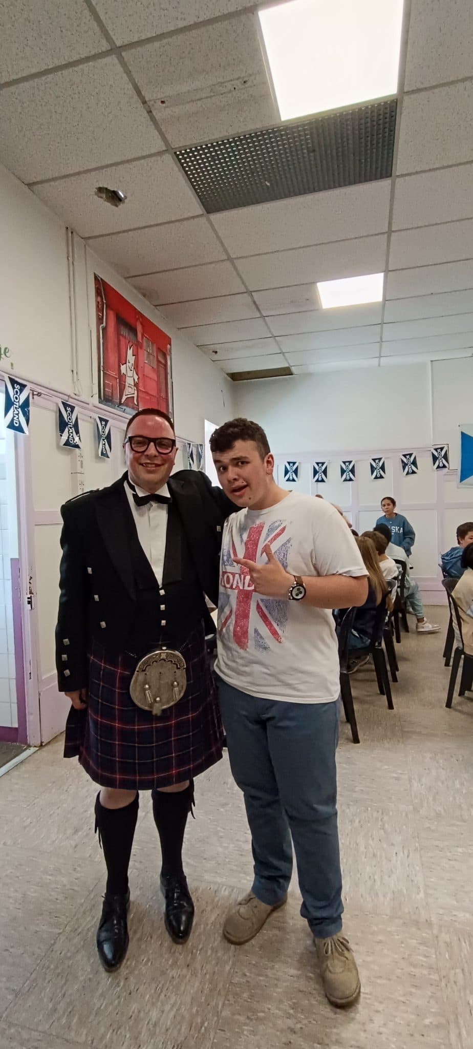 Schülerinnen und Schüler nutzen The Big Challenge Academy im Unterricht