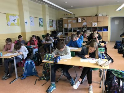Neudietendorf, von - Bülow - Gymnasium, Schüler der 5. und 6. Klassen arbeiten eifrig und konzentriert an den Lösungen