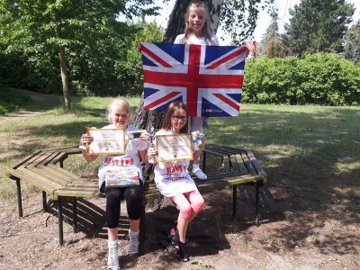 Grundschule Uebigau Klasse 5
Neela 2. Platz landesweit und Angelina 4. Platz landesweit