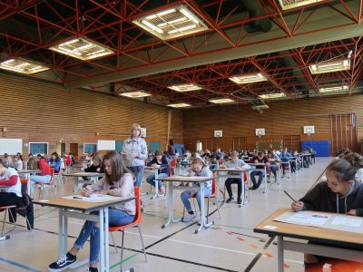 Ludwig-Thoma Gymnasium Prien - schon wie im Abitur voll konzentriert.