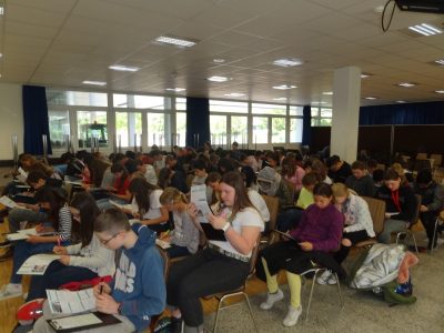 Big Challenge in der Aula der Humboldt Realschule - ohne Tische aus Platzmangel, wir hatten so viele Teilnehmer