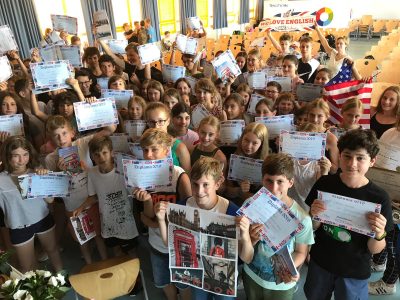 Dieburg, Goetheschule - Preisverleihung mit allen 5 Klassen, die teilgenommen haben.