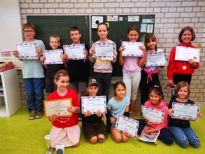 Lindenrain-Schule Ebhausen: Außenstelle Rotfelden und Gewinnerinnen der Klasse 3d (Erstplazierte landesweit BW) und 4d