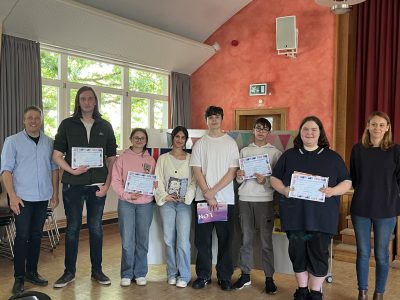 Celle, Oberschule Westercelle
Der 8. Jahrgang mit Urkunden und Preisen