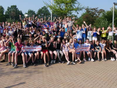 Big Challenge macht Freude! Stolze Schüler der 7. Klassen des Emsland Gymnasiums Rheine