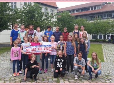 NIEDERSORBISCHES GYMNASIUM COTTBUS
Die gesamte Klasse 5A beteiligte sich an TBC. Sie freuten sich sehr über die zahlreichen Preise. Congratulations!