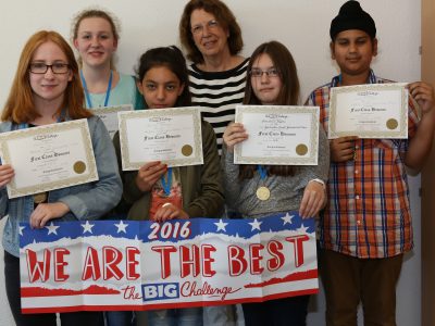 Die Geschwister-Scholl-Gesamtschule in Moers gratuliert ihren Jahrgangsbesten.