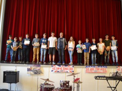 Preisverleihung am Amandus-Abendroth-Gymnasium Cuxhaven. Die drei besten jedes Jahrgangs.