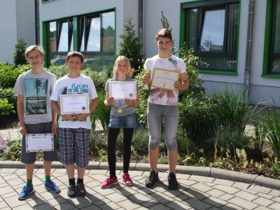 Die 4 Jahrgangssieger: Dominic Federoy - Kl.8, Danny Plamitzer - Kl. 6, Jill Hofert - Kl.5, Daniel Auerbach - Kl.7