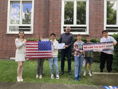 Hier sind die TOP6 des Städtischen Gymnasiums Hertens mit dem Schulleiter. CONGRATS :)