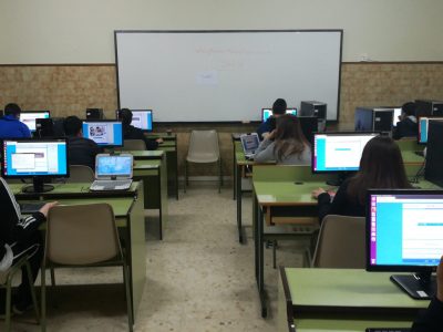 Concentración máxima realizando la prueba!!! 3°ESO. Colegio San José- Josefinas ( Ourense)