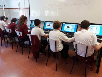 Nuestros alumnos haciendo el Big Challenge. COL·LEGI SAGRAT COR El Vendrell, Tarragona