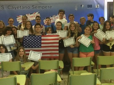 IES Cayetano Sempere, Elche (Alicante)
La experiencia 'The Big Challeng' ha sido muy positiva y la entrega de diplomas y certificados fue muy emocionante. ¡Gracias!