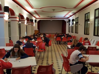 Colegio Sagrado Corazón- Fundación Spínola, Málaga. Los alumnos muy concentrados pasando el examen