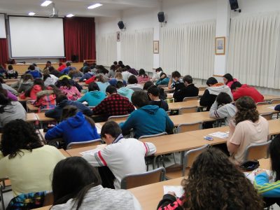 IES"PROFESSOR MANUEL BROSETA" Banyeres de Mariola, España
Esta foto se ha realizado esta mañana durante la prueba a las 10`30h. en la Sala de Conferencias de nuestro centro.