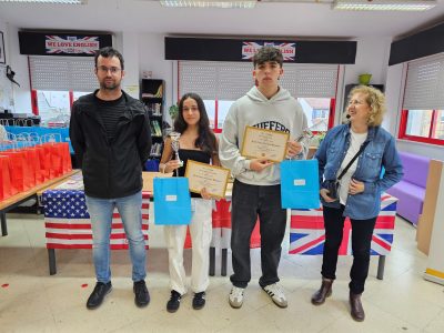 IES FERROL VELLO, FERROL
ELISA LORENZO Y ANTÓN BOCIJA, 1º PREMIO PROVINCIAL A CORUÑA, 4º ESO