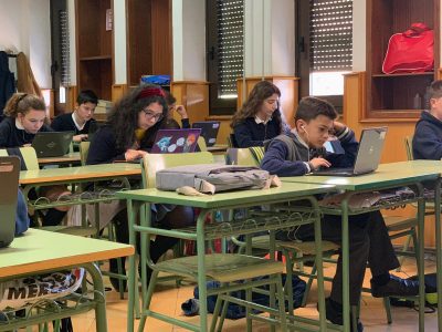 Colegio Jesús María Alfonso X (Murcia)
Durante la prueba del concurso.
Concentrados.
Un saludo.