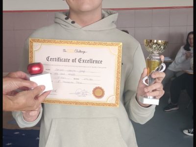 IES CRUZ SANTA, Los Realejos ( TENERIFE). Nuestro alumno Bruno Lorenzo Jorge ( 4º ESO) recibiendo su certificación y regalos por haber obtenido el 1er puesto provincial.