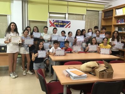 IES Maestro Gonzalo Korreas  de Jaraiz De la Vera ( Cáceres) . 
Entrega de premios del Primer ciclo en la biblioteca del centro . 
Los alumnos del centro un año más disfrutaron del concurso y se mostraron encantados con sus premios y regalos . 
Congratulations to the organization!