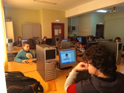 ESCOLA PIA BALAGUER. LA LOCALIDAD TAMBIÉN ES BALAGUER.
LAS FOTOS SON DE 1°, 2° Y 3° DE LA ESO Y UNA DE LA MAYORÍA DE ALUMNOS QUE PARTICIPARON. LOS ALUMNOS DE 1° Y 2° QUEDARON PRIMEROS DE LA PROVINCIA DE LLEIDA.
GRACIAS.