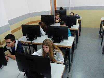 Badajoz IES San Roque. Alumnos de 2ESO participando en el concurso