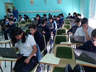 Alumnos de 1º a 4º ESO de Amor de Dios Cádiz participando en The Big Challenge 2019