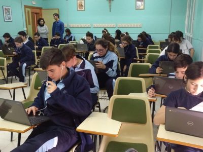 Alumnos de 1º a 4º ESO de Amor de Dios Cádiz participando en The Big Challenge 2019