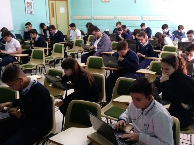 Alumnos de 1º a 4º ESO de Amor de Dios Cádiz participando en The Big Challenge 2019