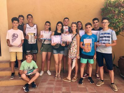 Col•legi Cultural Badalona (Barcelona).
First and second ESO pupils happy with their gifts!