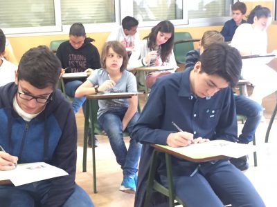 Colegio Corazòn de María , Zamora.
Sitting the examination!