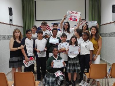 Colegio Episcopal Sagrada Familia
(Sigüenza)
Algunos de nuestros participantes con las profes de inglés.