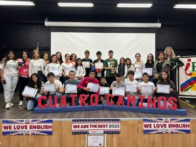 DON BENITO. IES CUATRO CAMINOS.
Entrega de premios de todos los alumnos ganadores desde 1º a 3er puesto desde 1º a 4º de la ESO. Algunos con resultados excelentes a nivel provincial e incluso nacional. Aquí están todos junto con sus profesoras de inglés.¡Felicidades a todos!