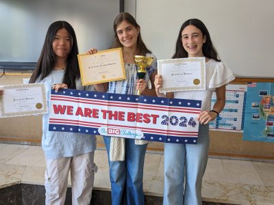 Barcelona - Colegio Sagrado Corazón- Corazonistas-
Two first class honours students together with the 2nd. ESO national winner in between.