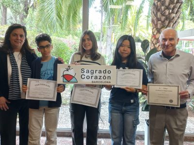 BARCELONA - Colegio Sagrado Corazón - Corazonistas- 3 primeros clasificados del colegio junto a la Directora y al profesor de inglés