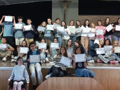 BARCELONA - Sagrado Corazón - Corazonistas- Participantes de 2º ESO junto a las dos Tutoras y el profesor de inglés.