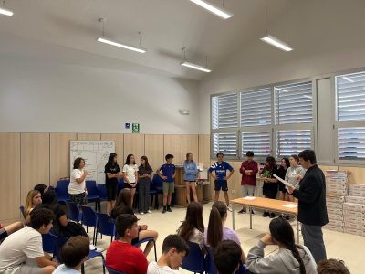 Zaragoza, CPI Arcosur.

The highest ranking students of 1st and 2nd of ESO prepare to discover their position and awards.