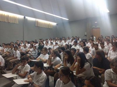 Zaragoza, Colegio Teresiano de Pilar,
Los alumnos participantes esperando a recibir sus premios