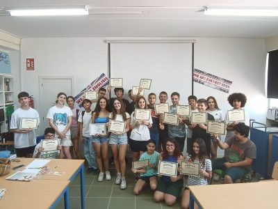 IES EL ALQUIÁN EN ALMERIA.
Felices de recibir nuestros diplomas y premios.