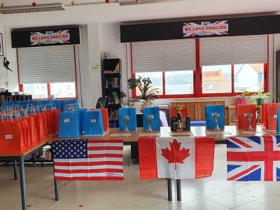 IES FERROL VELLO, FERROL (A CORUÑA) TODO LISTO PARA LA ENTREGA DE PREMIOS
