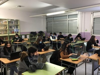 CENTRO: INSTITUT GUINOVARDA
LOCALIDAD: PIERA

Os mandamos fotos de nuestros alumnos de 4o de la ESO haciendo el Big Challenge esta mañana.