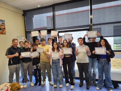 3e prépa métier du Groupe Scolaire Saint Etienne de Sens, Yonne, Bourgogne

Des élèves enjoués et heureux de leur expérience Big Challenge. Ici avec leur professeur principal.