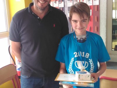 Evan et Mr Remy, son professeur d'anglais. Collège Saint Laurent à La Bresse.