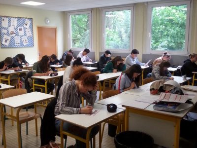 Collège Saint Joseph - La Salle à Dijon.
Une partie des élèves de 3ème en pleine concentration lors du concours Big Challenge et ce, malgré les rythmes endiablés provenant de la salle d’éducation musicale à l’étage du dessous!
Go St Jo!