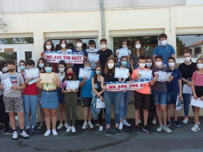 TIFFAUGES (85130) - Collège St Nicolas
Remise des lots particulière cette année qui ressemble à un bal masqué ! Bravo à tous !