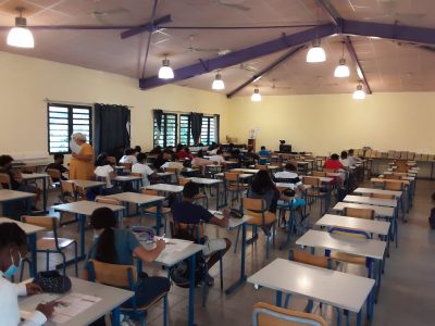 Collège Alexandre Monnet à St Benoît sur l'île de La Réunion! Nos élèves concentrés ont donné le meilleur d'eux-même!