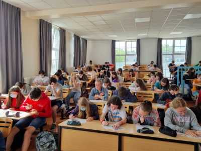 A Amiens au collège Saint Jean-Baptiste de La Salle

Nos éleves de 5ème et de 3èmes sont réunis et en pleine concentration pour donner le meilleur !!!