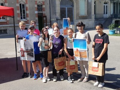 Institution Jeanne d'Arc à Commercy (Meuse).
Ils ont fait fort à Jeanne d 'Arc !
Les récompenses Big Challenge 2022, toujours un bon moment.
Cette année 3 coupes et une médaille
1ère départementale Alicia DEFAUSSE (niveau 5ème)
3ème départementale Hermione GOTTSCHEK (niveau 5ème)
3ème départementale Lou Ann DUBOIS (niveau 4ème)
Merci aux 49 participants pour leur investissement et leur classement