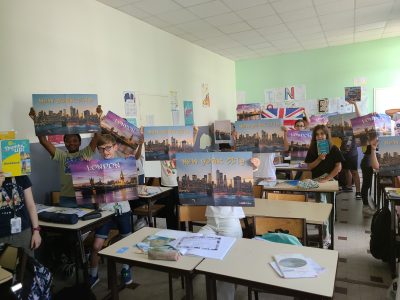 Institution Notre-Dame à Toulon. 136 participants cette année. Notre record! Nos 6ème reçoivent leurs récompenses!