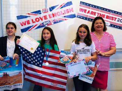 Bravo à Keyla, Romane et Eloïse de la classe 53 du Collège St Joseph du Parchamp à Boulogne! Elles sont ravies d'avoir participé et heureuses des cadeaux reçus. Merci pour toute votre organisation! V. Cichowlas